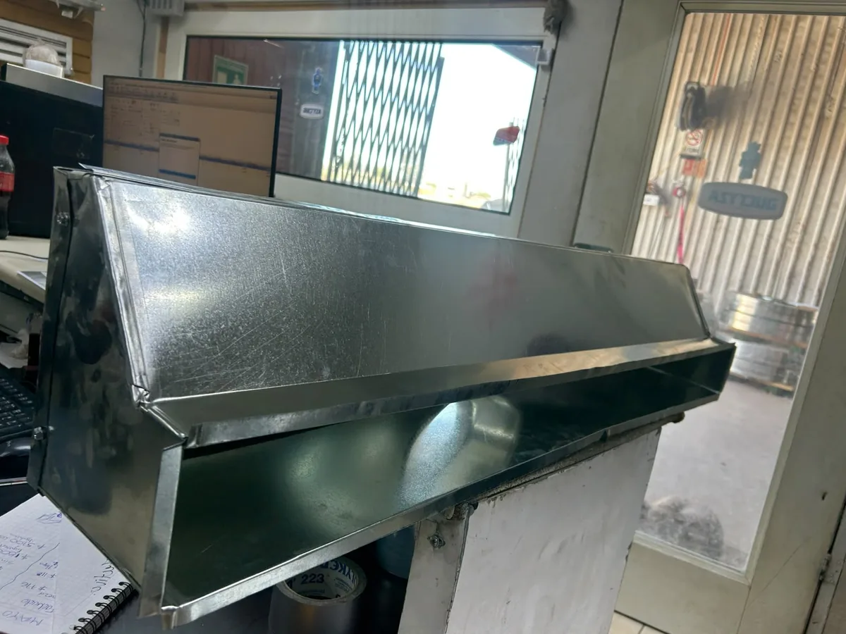 Caja porta-rejillas rectangular galvanizada